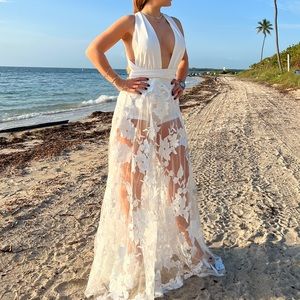 Amelia Dress peach and withe color . Sizes S M L